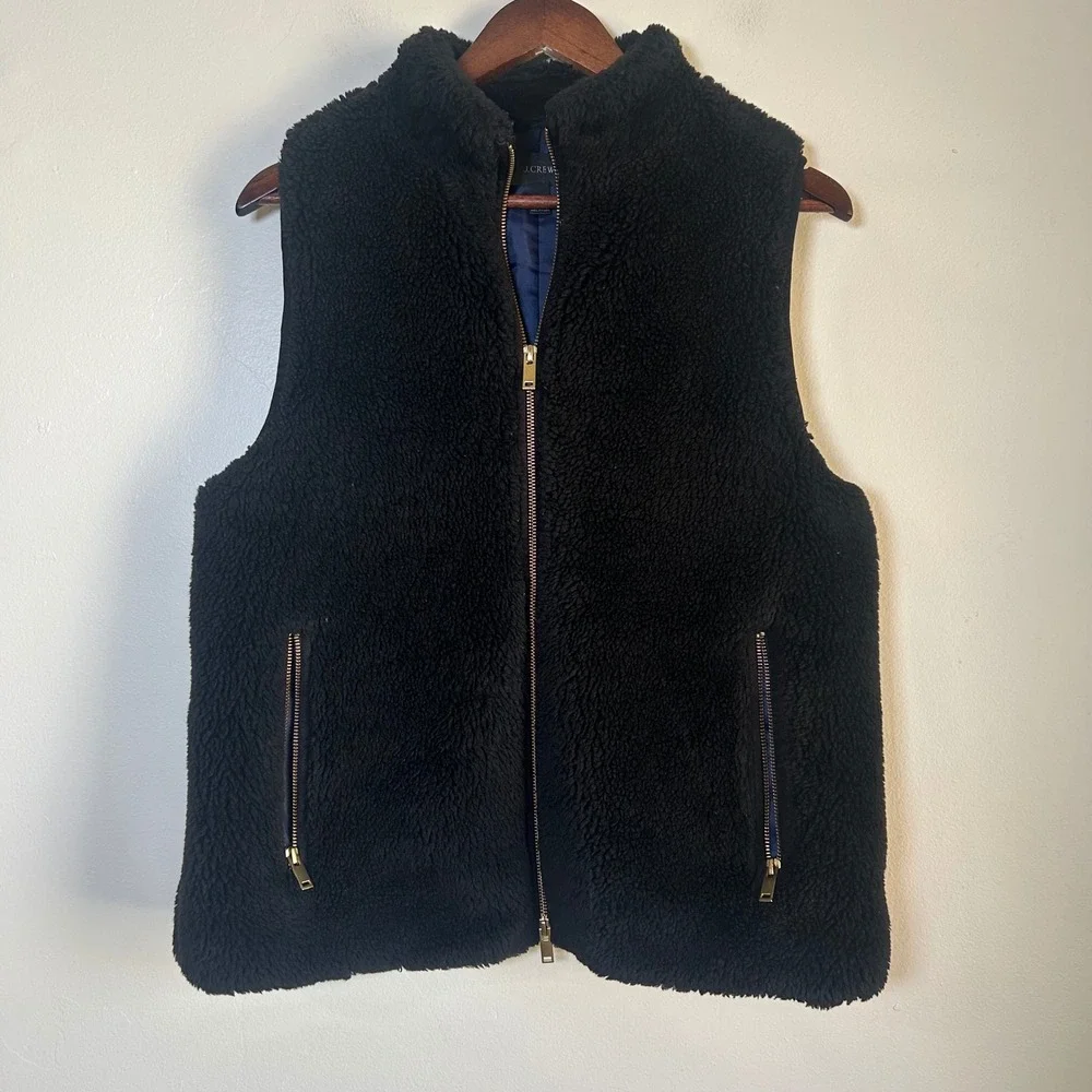 EUC J.Crew Vest Sherpa Fleece Size M‎ Black Gold Zip Pockets